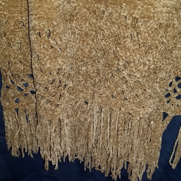 Beautiful Shawl  Fall - Picture 3 of 7